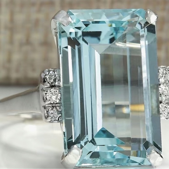 Women's Ocean Blue Large Rectangle Zircon Ring Size 9 - Picture 3 of 7